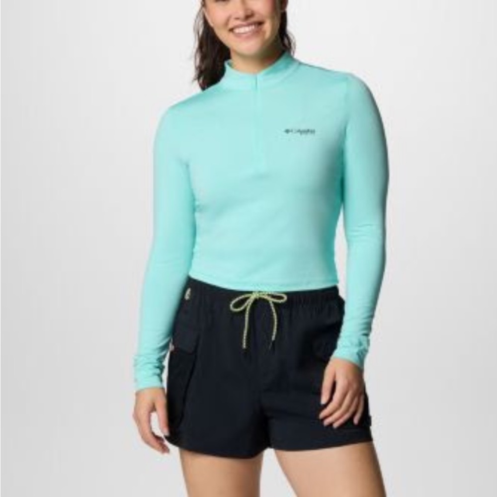 Columbia Women's Light Blue Long Sleeve Top. Crop top. Comfy material